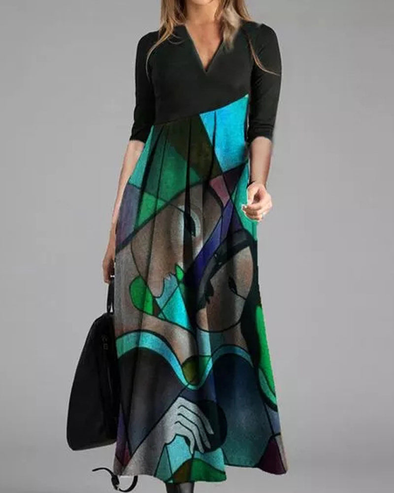 Nina Kjole til Kvinder – Elegant Kjole i Color Block-stil med Lange Ærmer og Plisseret Detalje