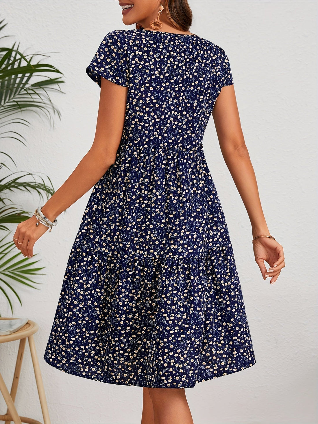 Katie Dame Sommerkjole – Let Blomstret Polyesterkjole med Komfortabel Pasform