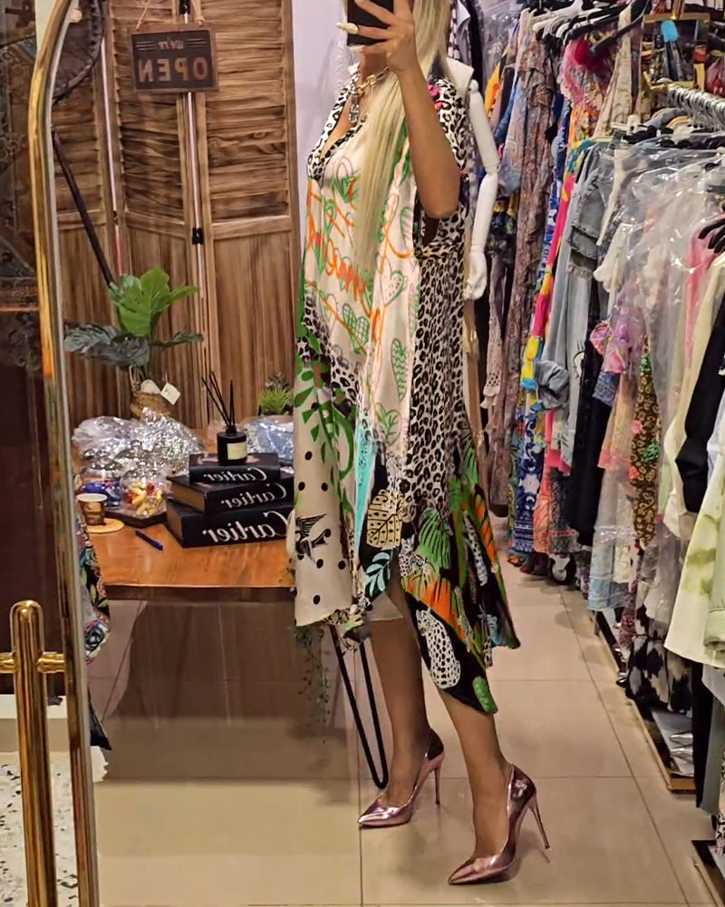 Diana Kjole Dame – Elegant Lang Kjole med Dyb Udskæring, Leopardprint og Luftigt Snit