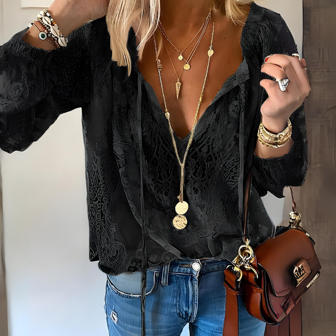Vivien Damebluse – Elegant Blonderbluse med Sløjfe og Gennemsigtige Detaljer