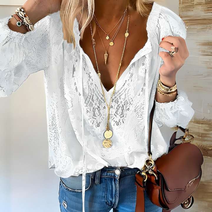 Vivien Damebluse – Elegant Blonderbluse med Sløjfe og Gennemsigtige Detaljer