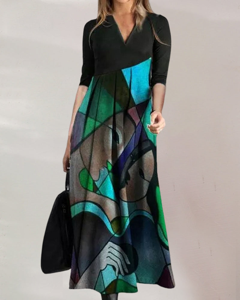 Nina Kjole til Kvinder – Elegant Kjole i Color Block-stil med Lange Ærmer og Plisseret Detalje