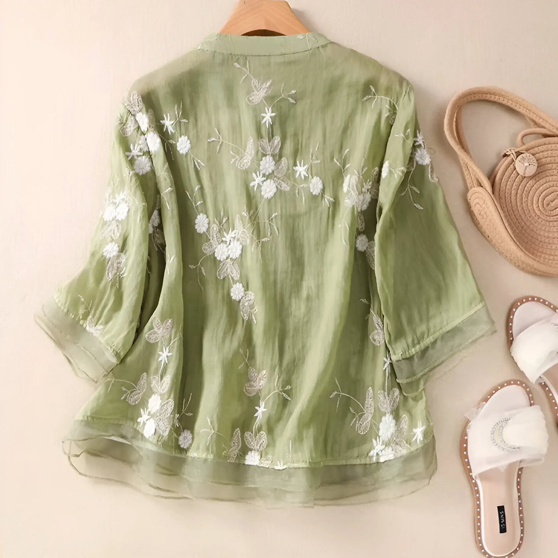 Emily Bluse til Kvinder – Elegant Blomstret Bluse i Åndbart Materiale med Klassisk Snit