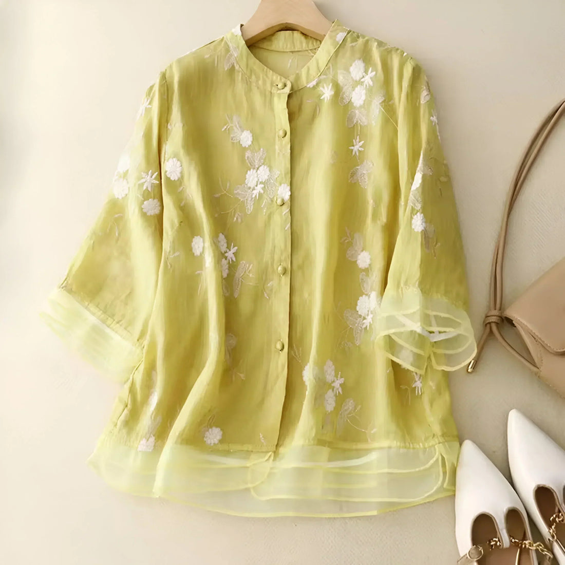 Emily Bluse til Kvinder – Elegant Blomstret Bluse i Åndbart Materiale med Klassisk Snit