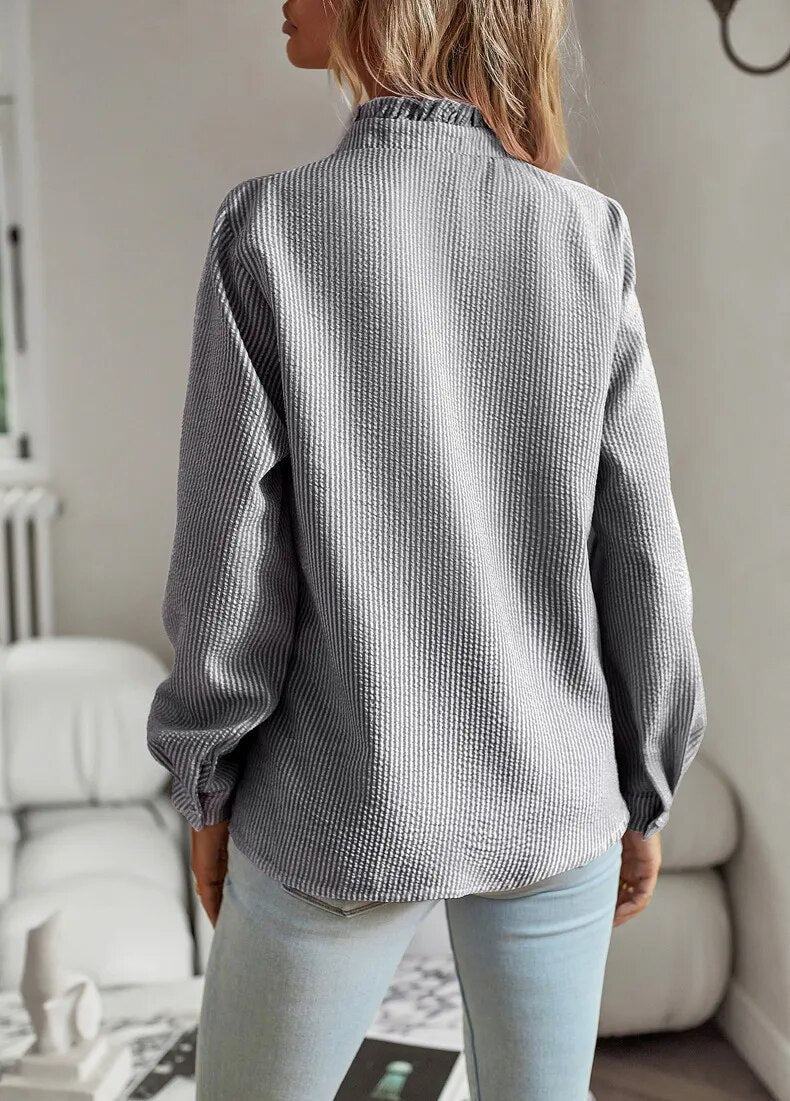 Lisbeth Damebluse – Elegant Bluse med Lange Ærmer, Ståkrave og Løst Snit