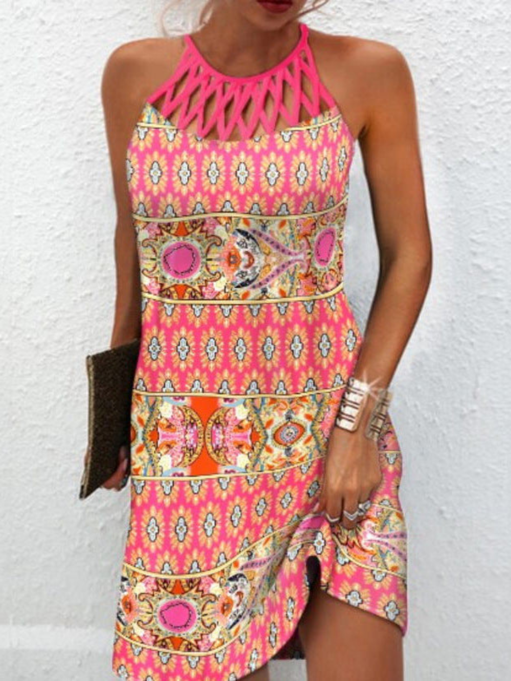 Emily Let Sommerkjole til Kvinder – Halterneck Kjole med Tropisk Mønster og Luftigt Snit til Strand og Brunch