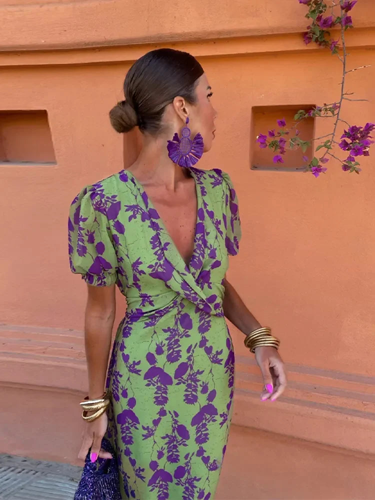 Sabrina Dame Letkjole – Blomstret Kjole med V-Hals, Moderne Farver og Komfortabel Pasform