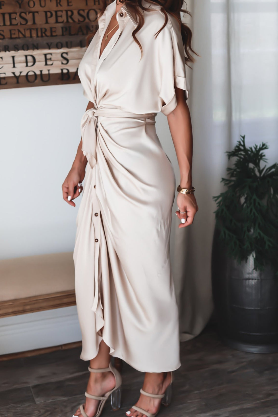 Julia Dame Aftenkjole – Elegant Maxi Kjole i Åndbar Polyester med Moderne Detaljer
