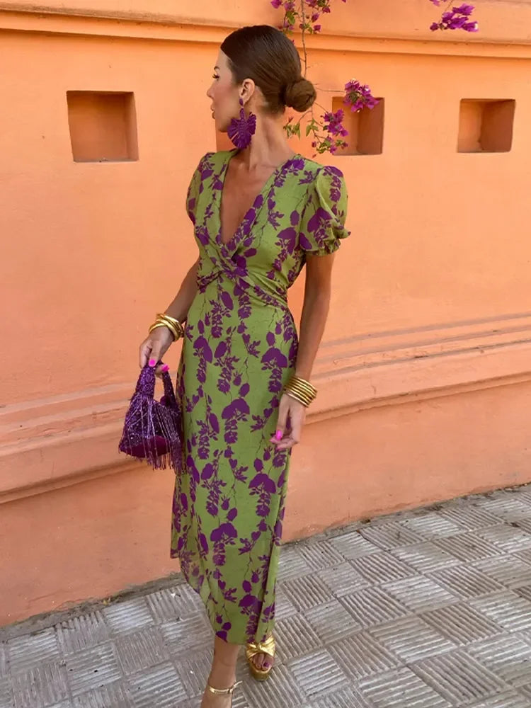 Sabrina Dame Letkjole – Blomstret Kjole med V-Hals, Moderne Farver og Komfortabel Pasform