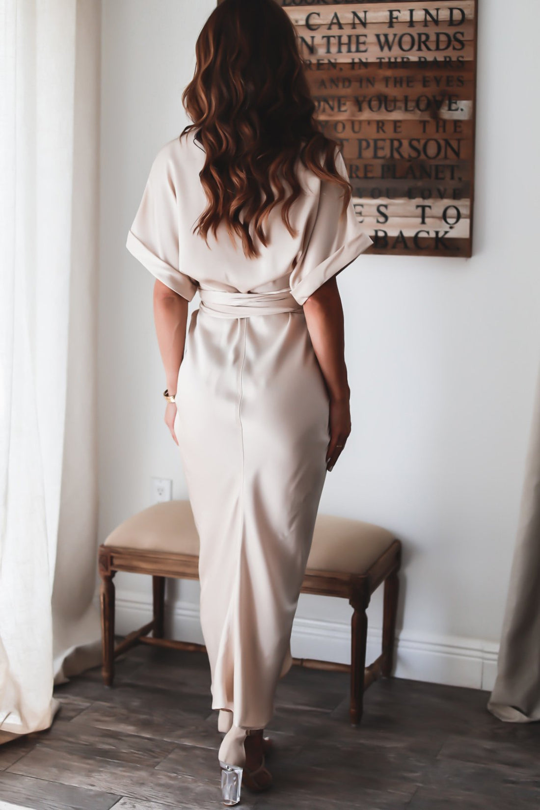 Julia Dame Aftenkjole – Elegant Maxi Kjole i Åndbar Polyester med Moderne Detaljer