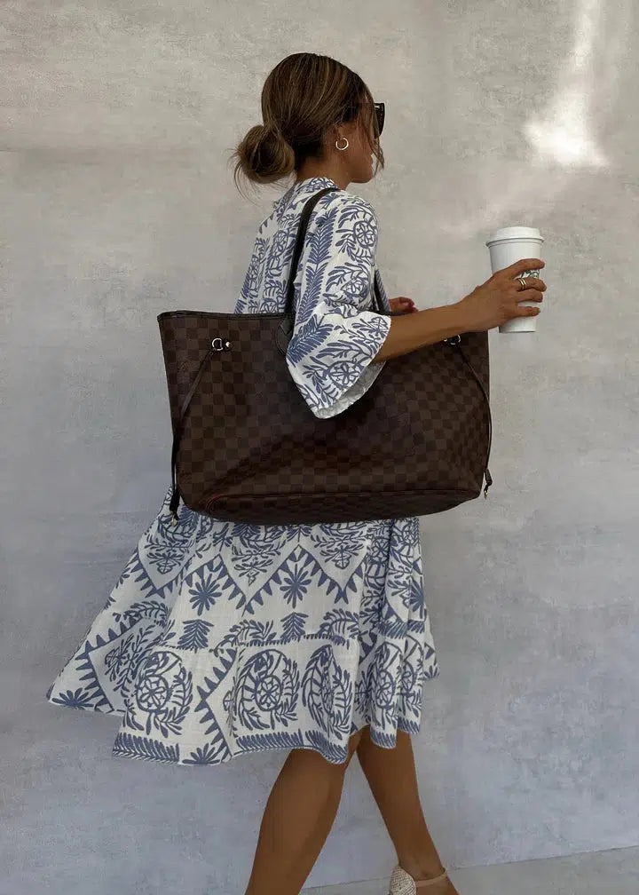 Chloe Mini Kjole til Kvinder – Blå V-Hals med Lange Ærmer og Behagelig Shift-Pasform