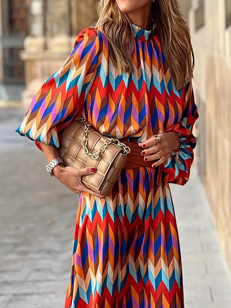 Molly Dame Midi Kjole – Elegant Kjole med Puffærmer, Mønster og Høj Hals