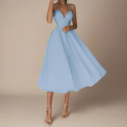 Kourtney Kjole til Kvinder – Sommerlig Elegance med V-Hals og Tynde Stropper