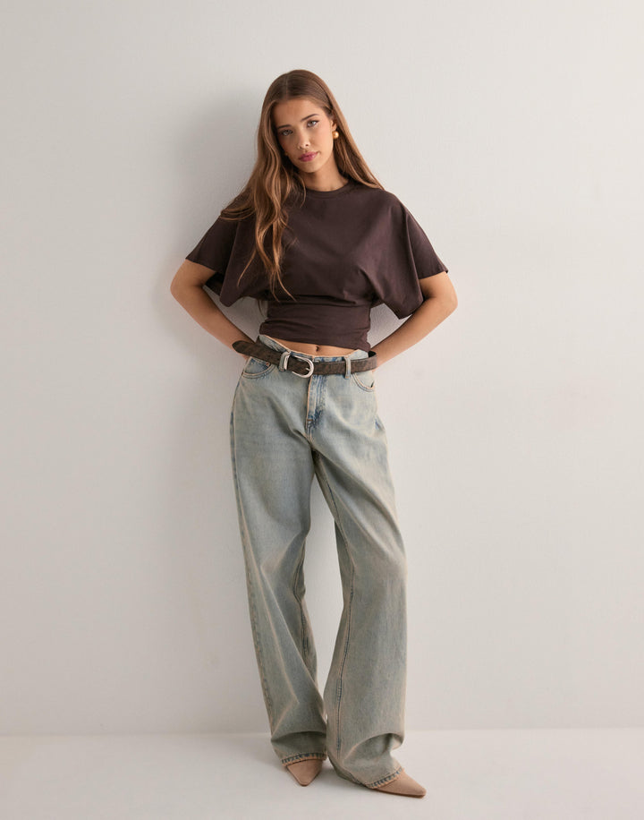 Isabelle Dame T-shirt – Elegant T-shirt med Udsvingede Ærmer og Figursyet Flatterende Pasform