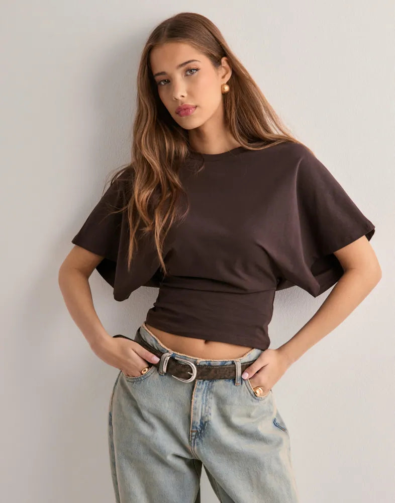 Isabelle Dame T-shirt – Elegant T-shirt med Udsvingede Ærmer og Figursyet Flatterende Pasform