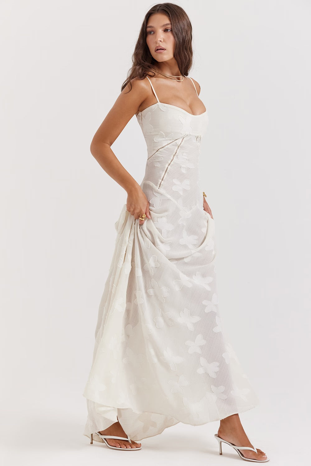 Kandace Dame Lang Kjole – Glitrende Blonderkjole med Justerbare Stropper og Indbyggede Skåle